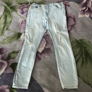 Forever 21 Light Wash Women’s Ripped Jeans
